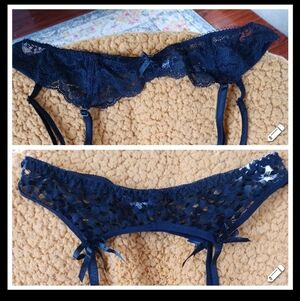 2 black garters